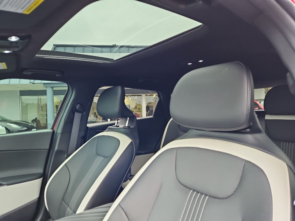 2022 Kia EV6 view 11