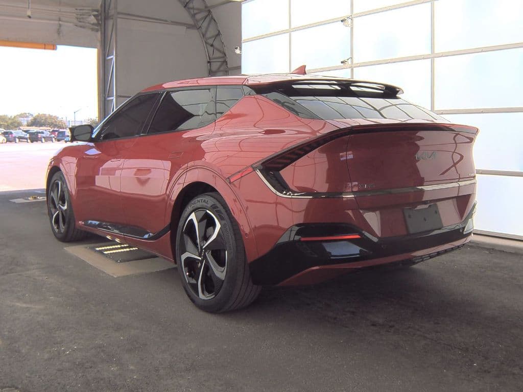 2022 Kia EV6 view 6