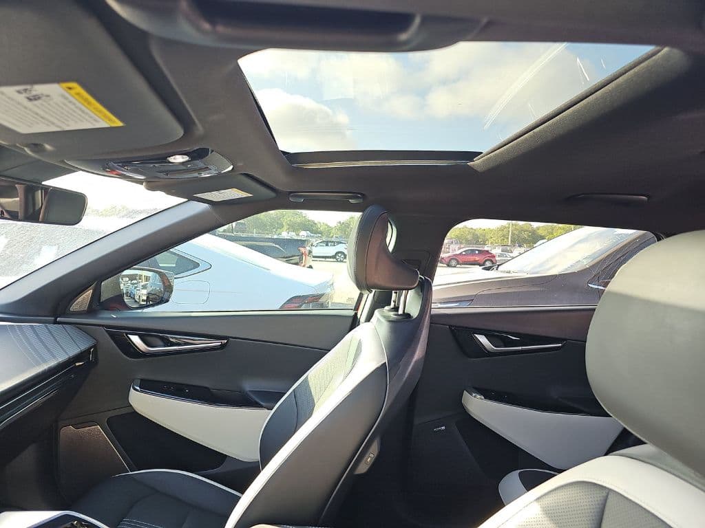 2022 Kia EV6 view 9