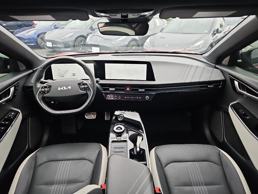 2022 Kia EV6 view 12