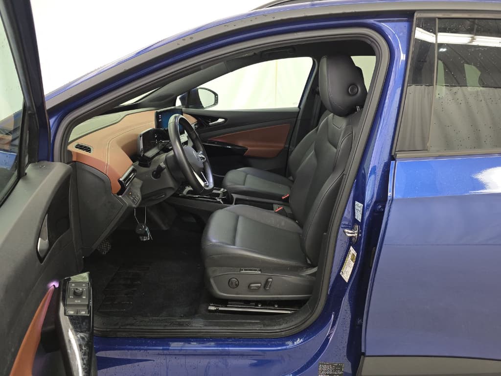 2022 Volkswagen ID.4 view 5