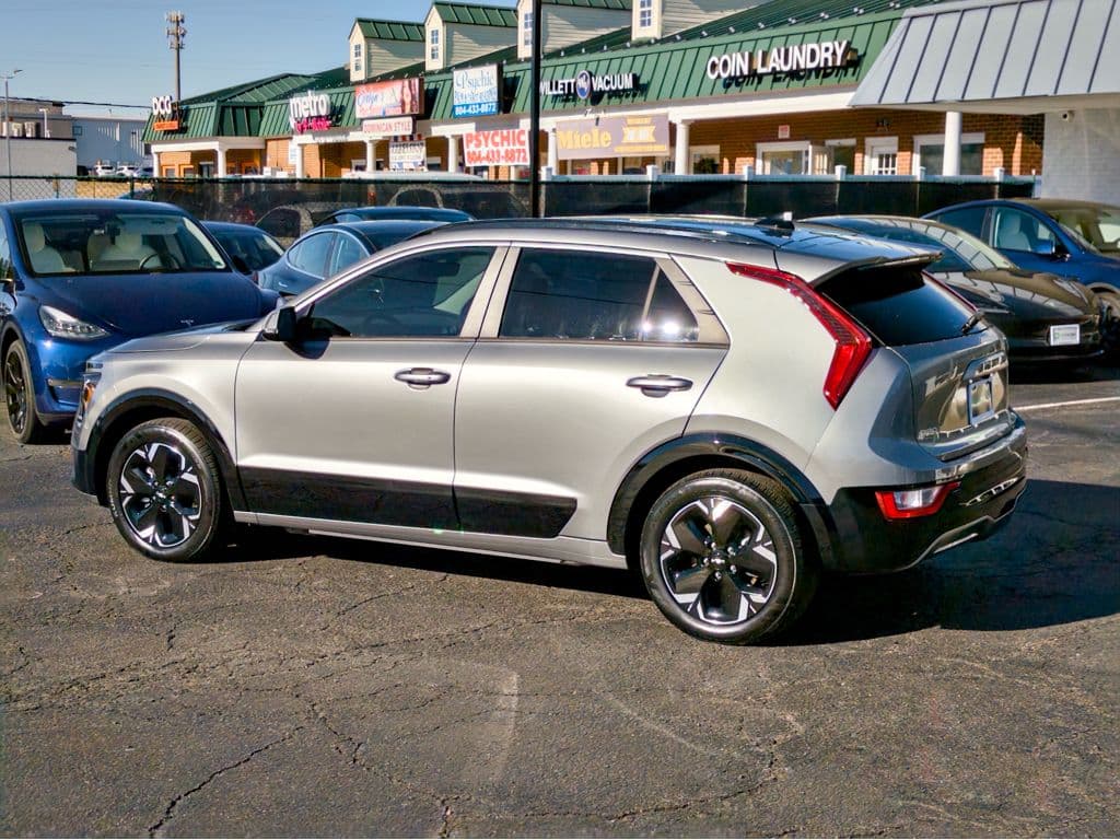 2023 Kia Niro EV view 3