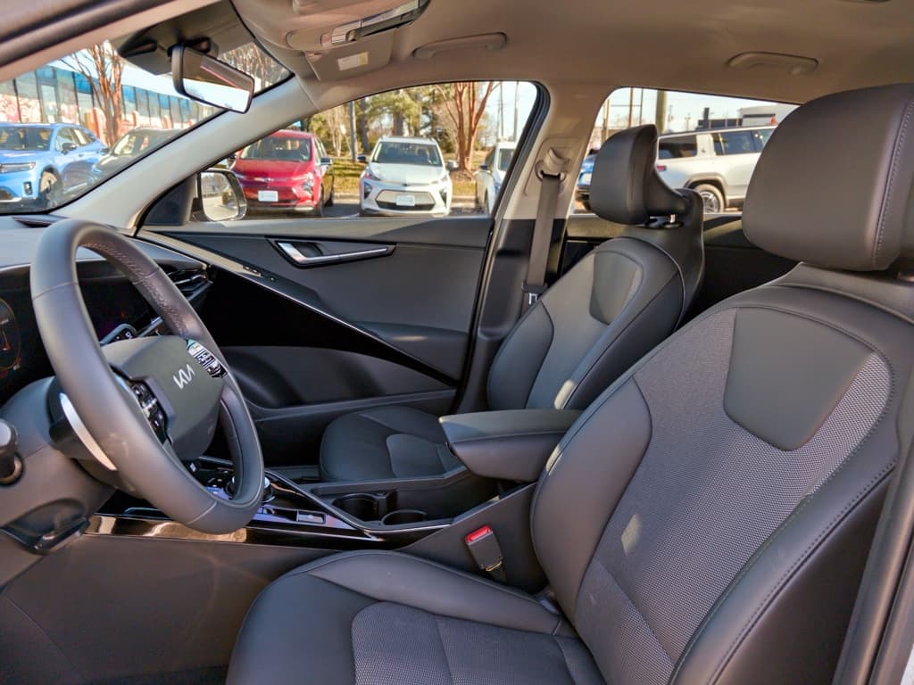 2023 Kia Niro EV view 16