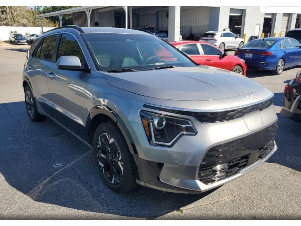 2023 Kia Niro EV view 3