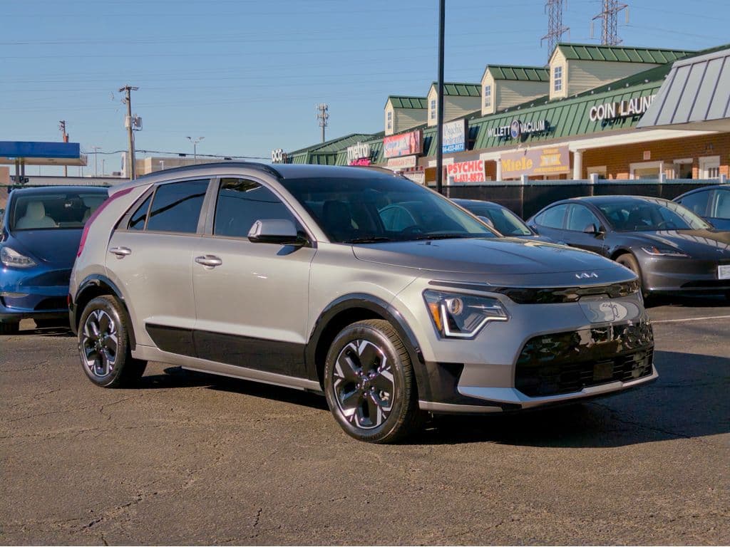 2023 Kia Niro EV view 4