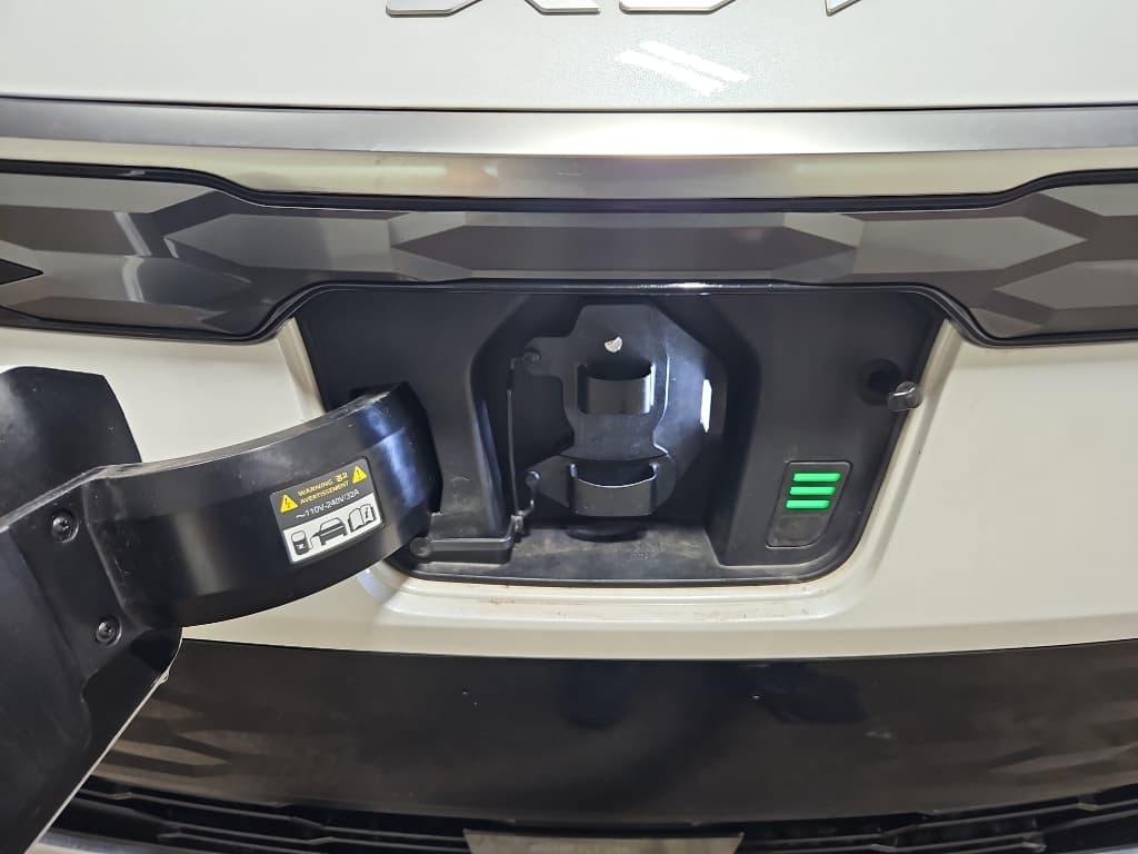2023 Kia Niro EV view 5