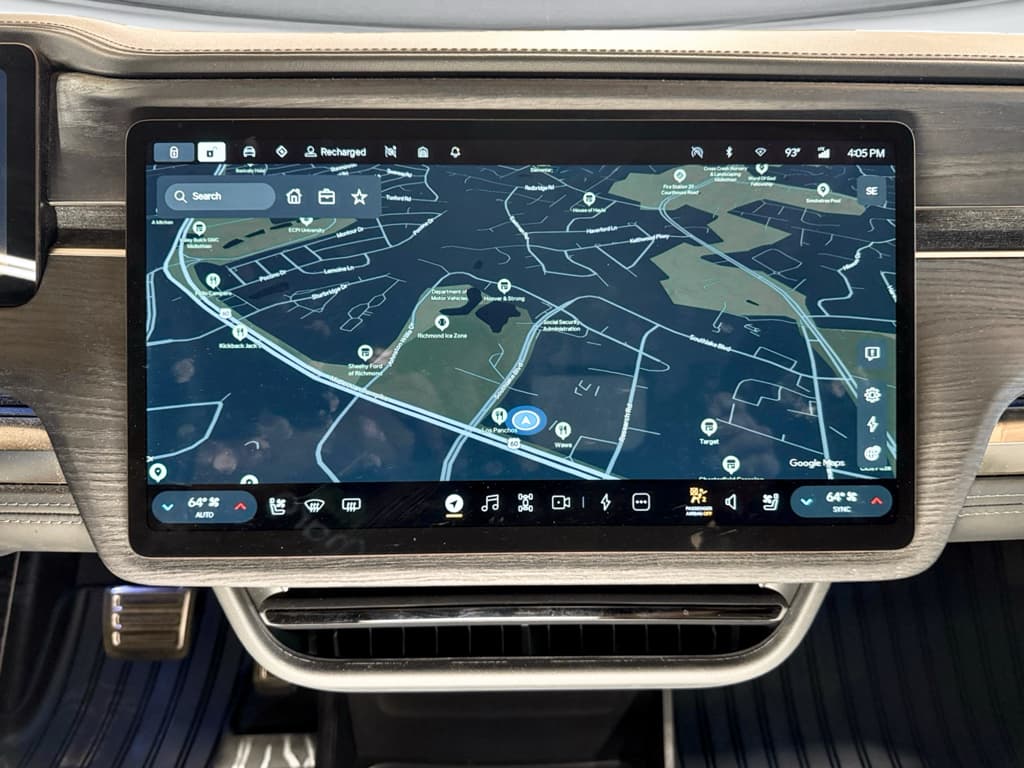 2025 Rivian R1T view 11