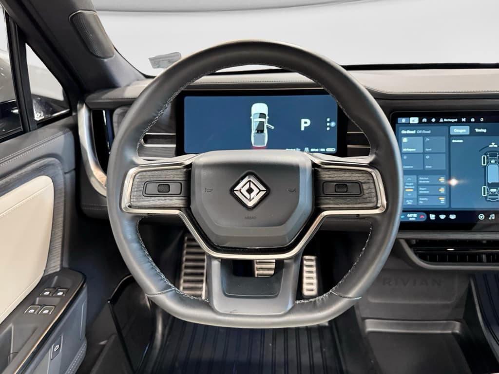2025 Rivian R1T view 9