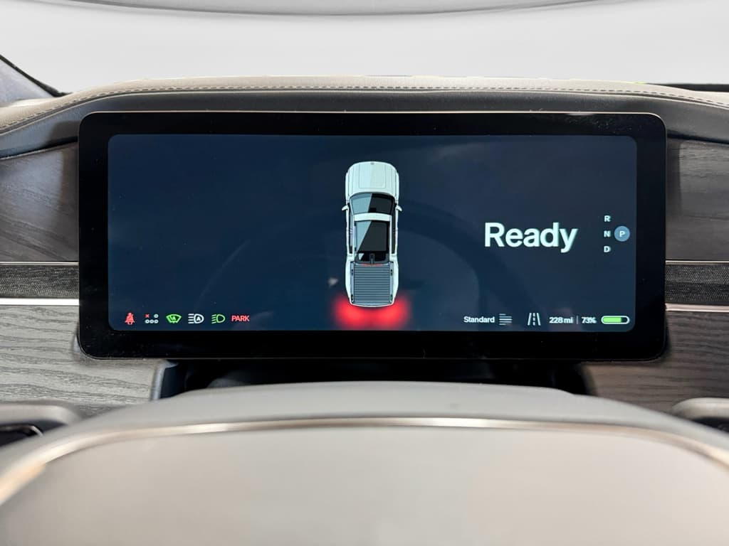2025 Rivian R1T view 10