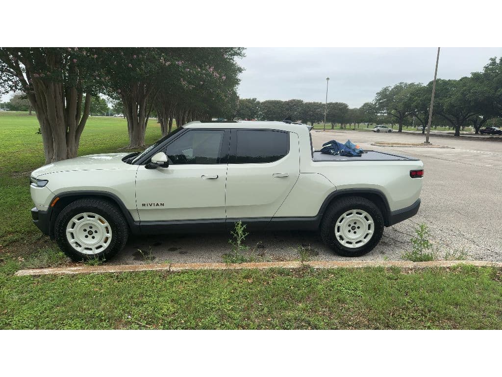 2025 Rivian R1T view 2