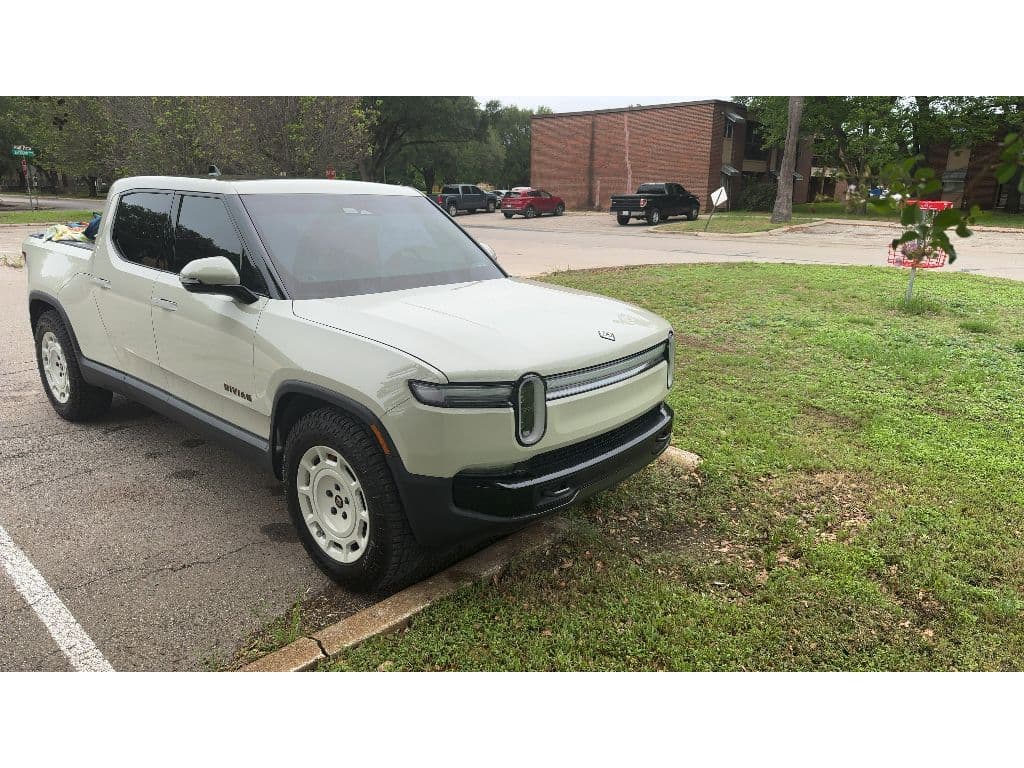 2025 Rivian R1T view 3