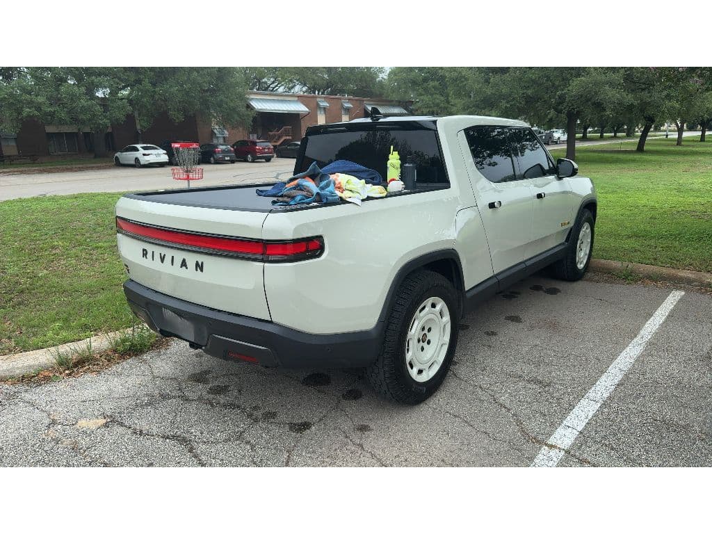 2025 Rivian R1T view 5