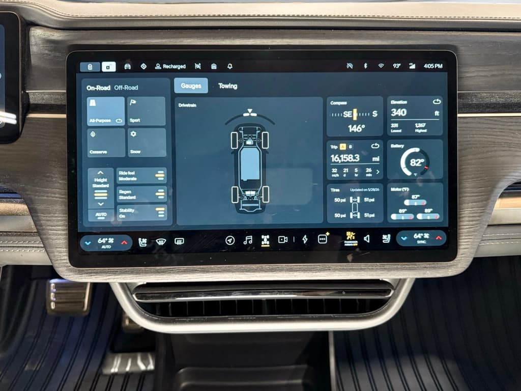 2025 Rivian R1T view 14