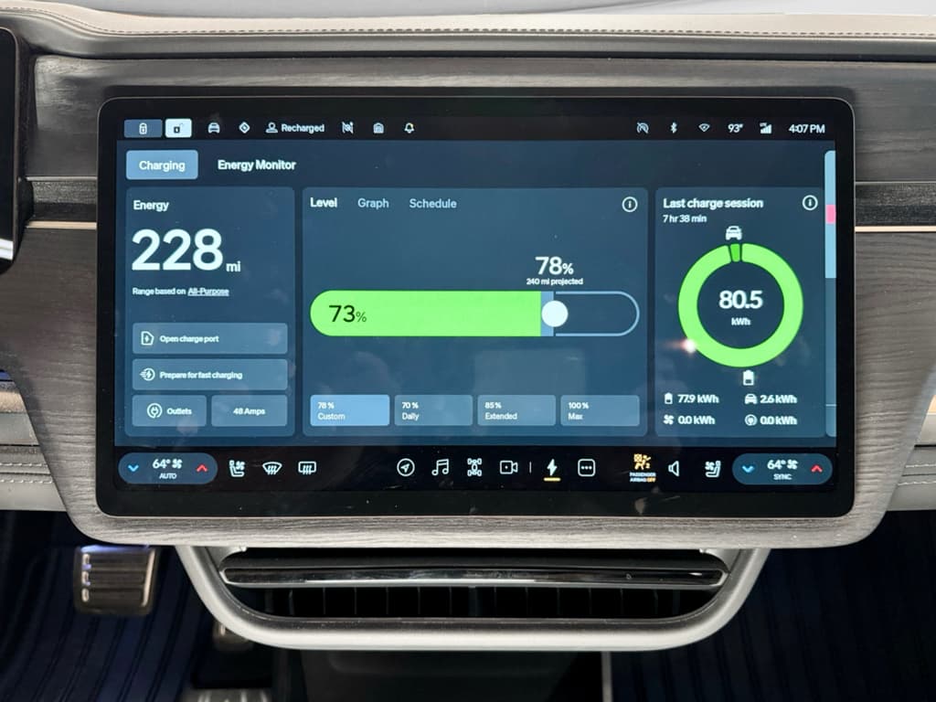 2025 Rivian R1T view 12