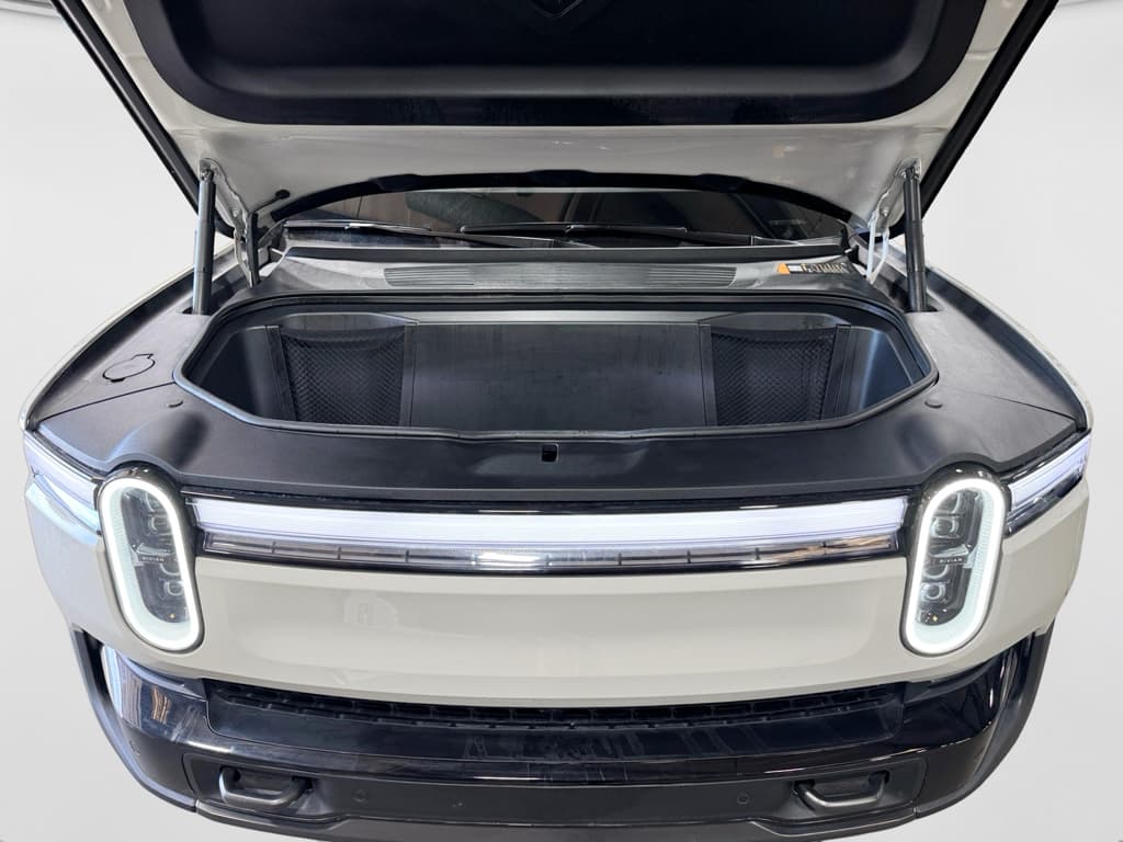 2025 Rivian R1T view 25