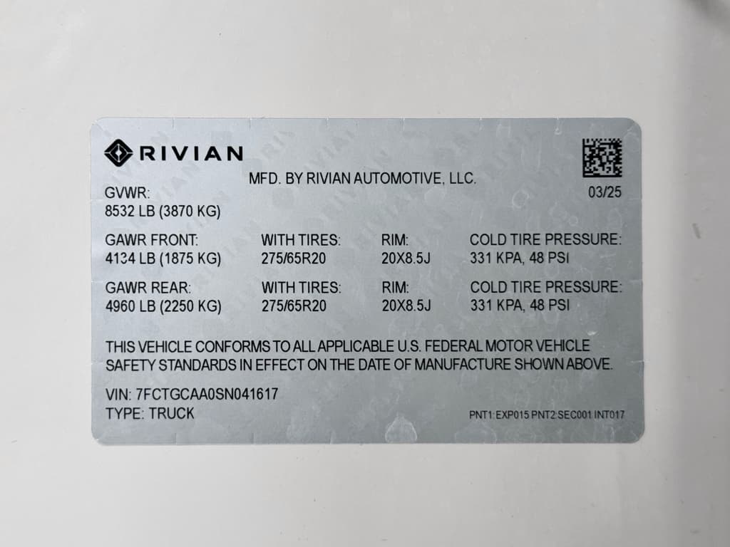 2025 Rivian R1T view 28