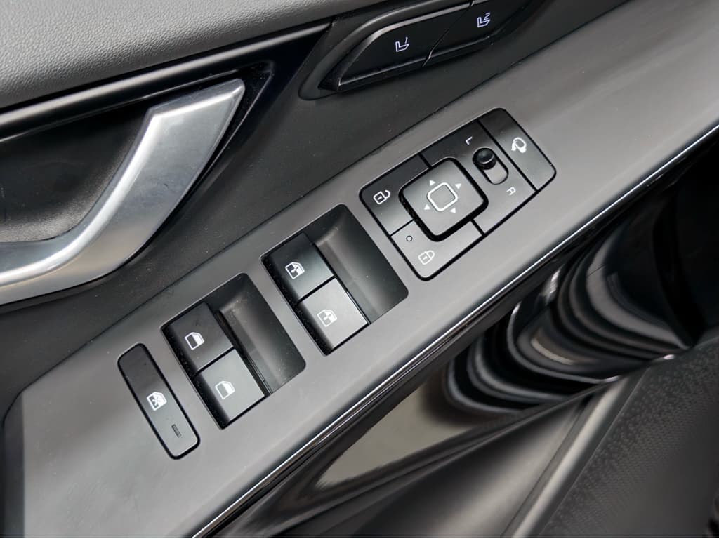 2023 Kia Niro EV view 7