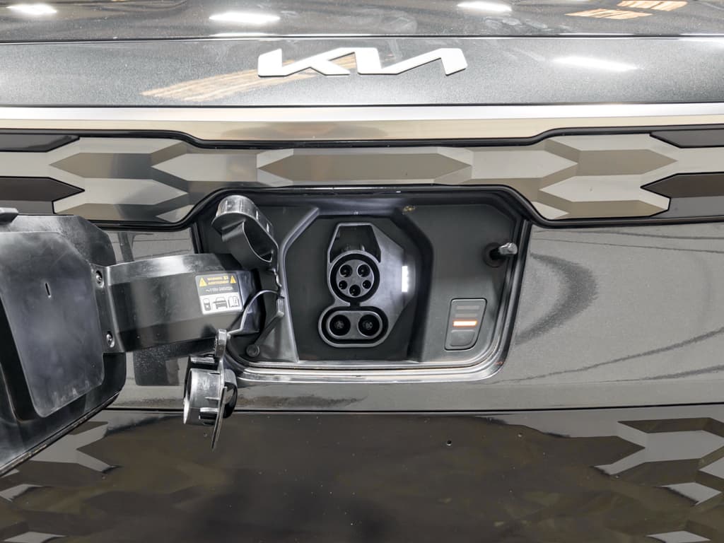 2023 Kia Niro EV view 5