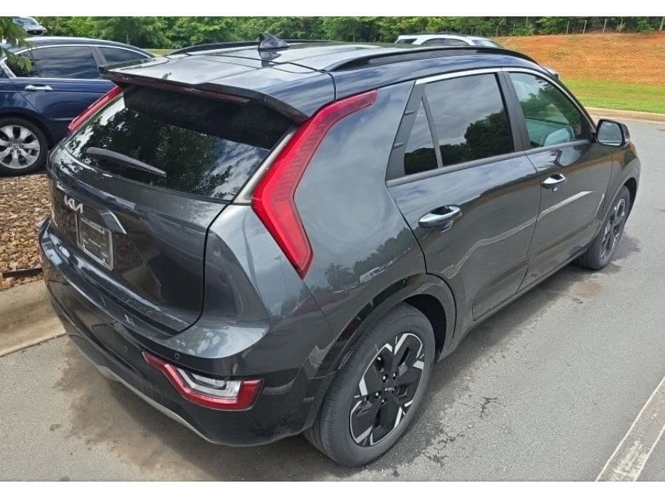 2023 Kia Niro EV view 3