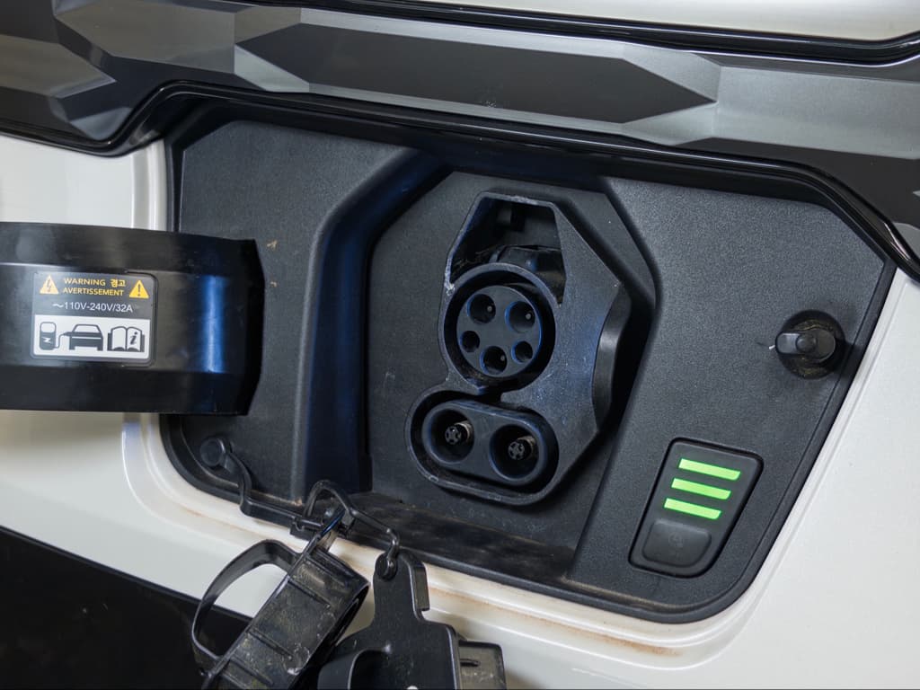 2023 Kia Niro EV view 4