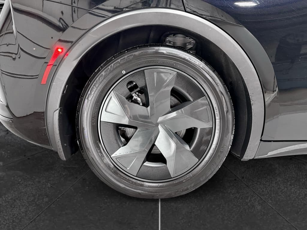 2025 Toyota Prius Prime view 33