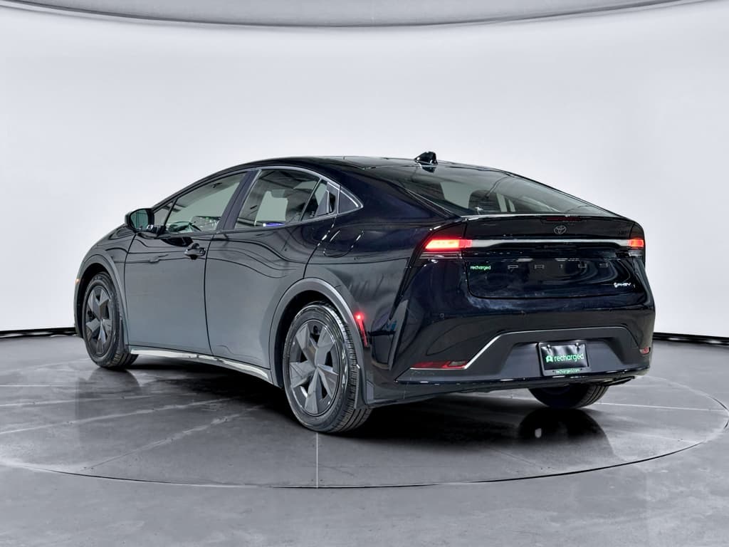2025 Toyota Prius Prime view 2
