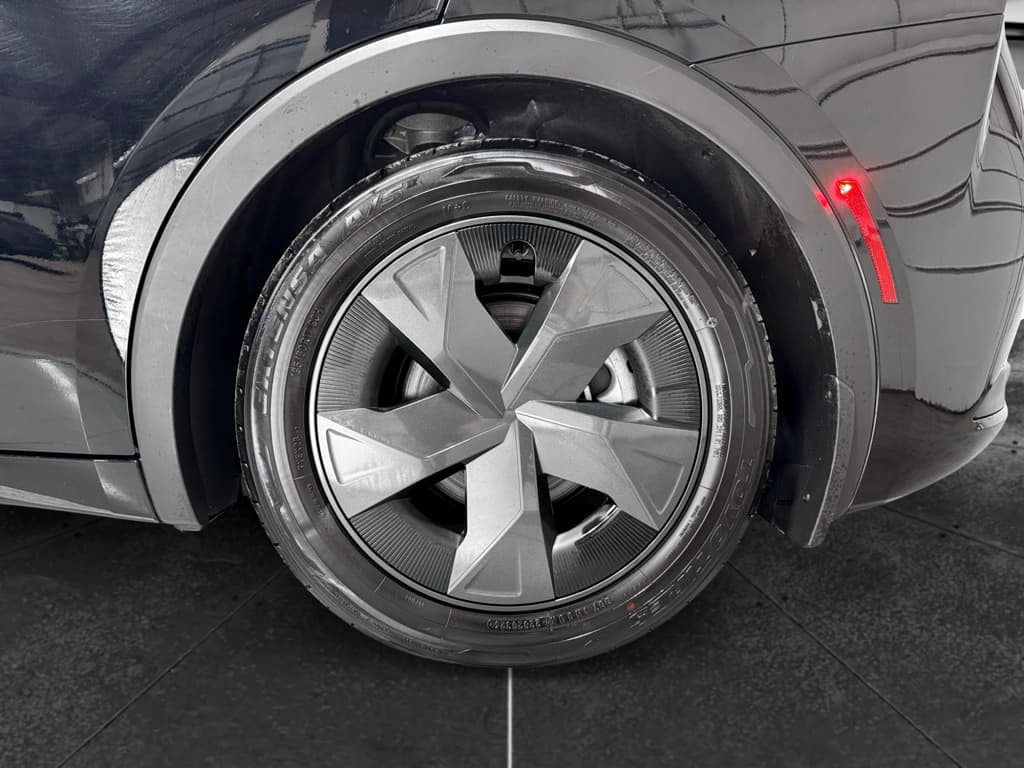 2025 Toyota Prius Prime view 29