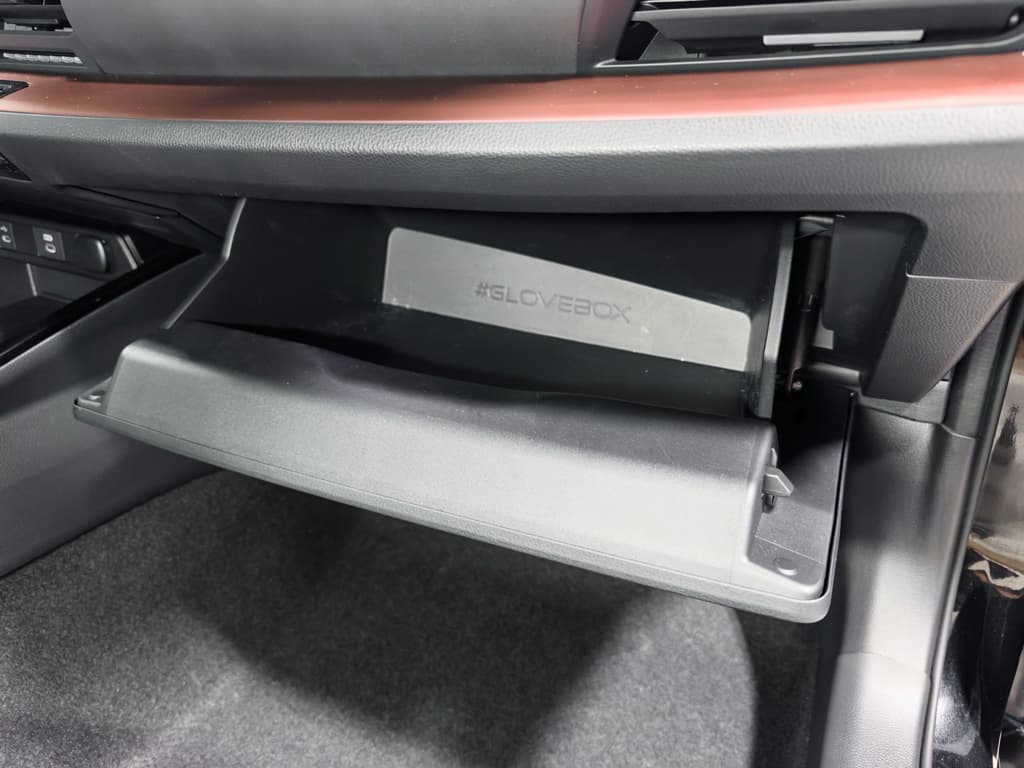 2025 Toyota Prius Prime view 19