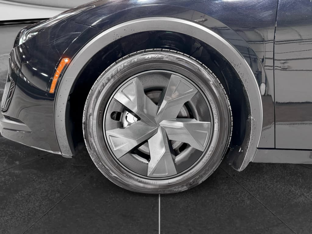 2025 Toyota Prius Prime view 27