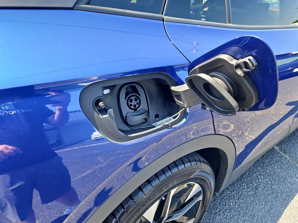 2021 Volkswagen ID.4 view 5