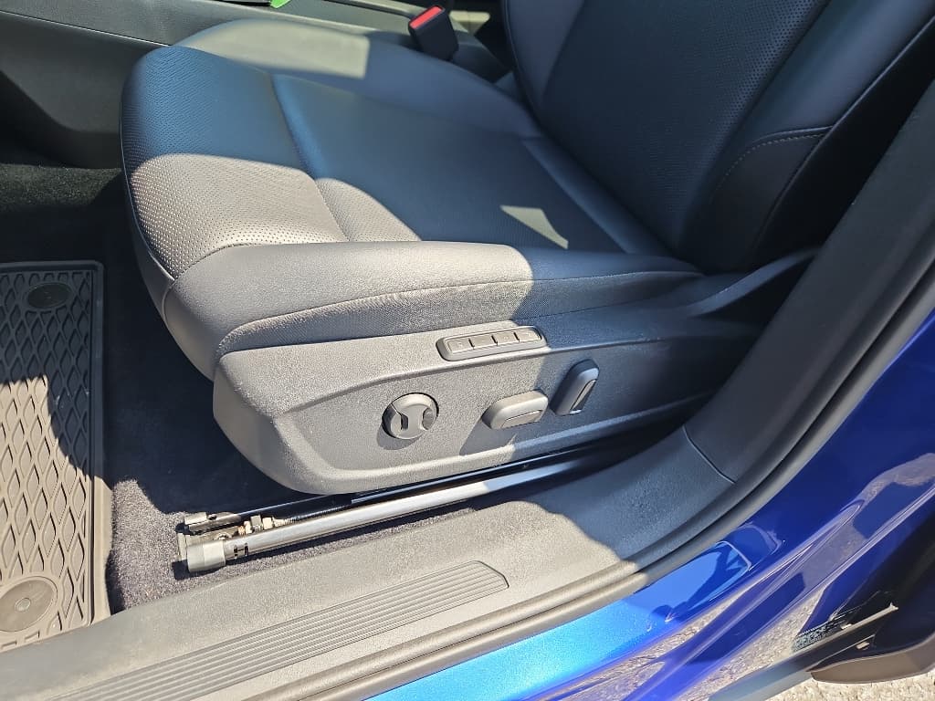 2021 Volkswagen ID.4 view 7