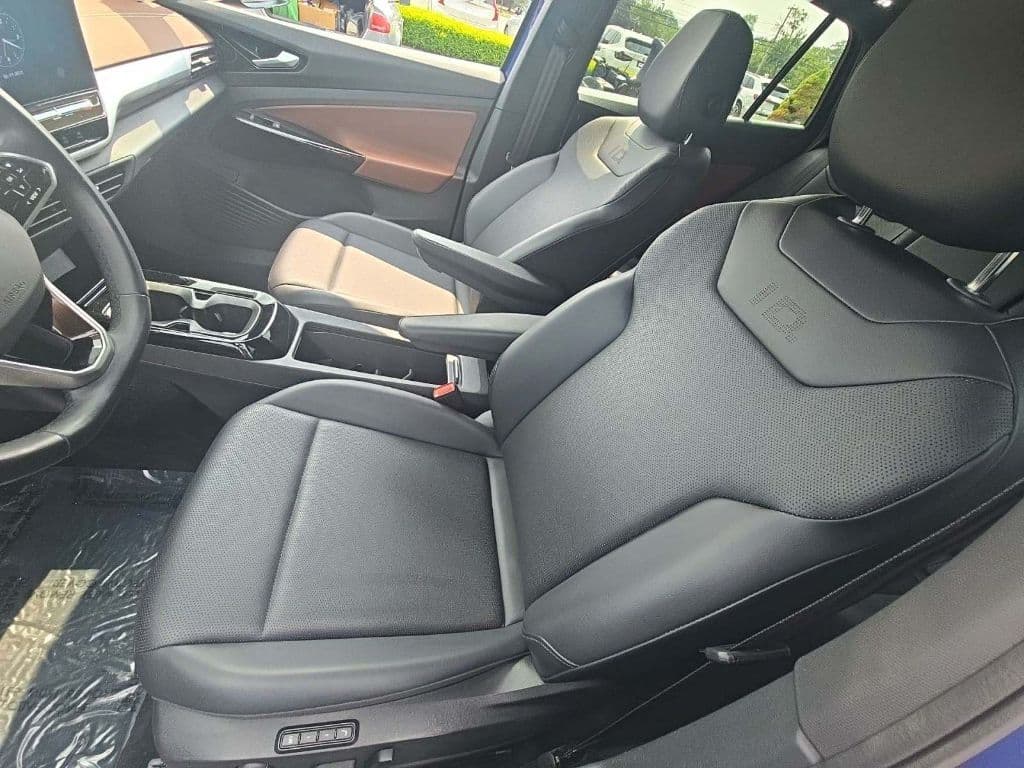 2021 Volkswagen ID.4 view 5