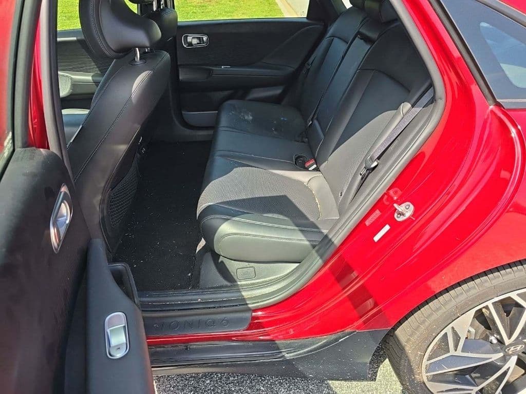 2023 Hyundai IONIQ 6 view 6
