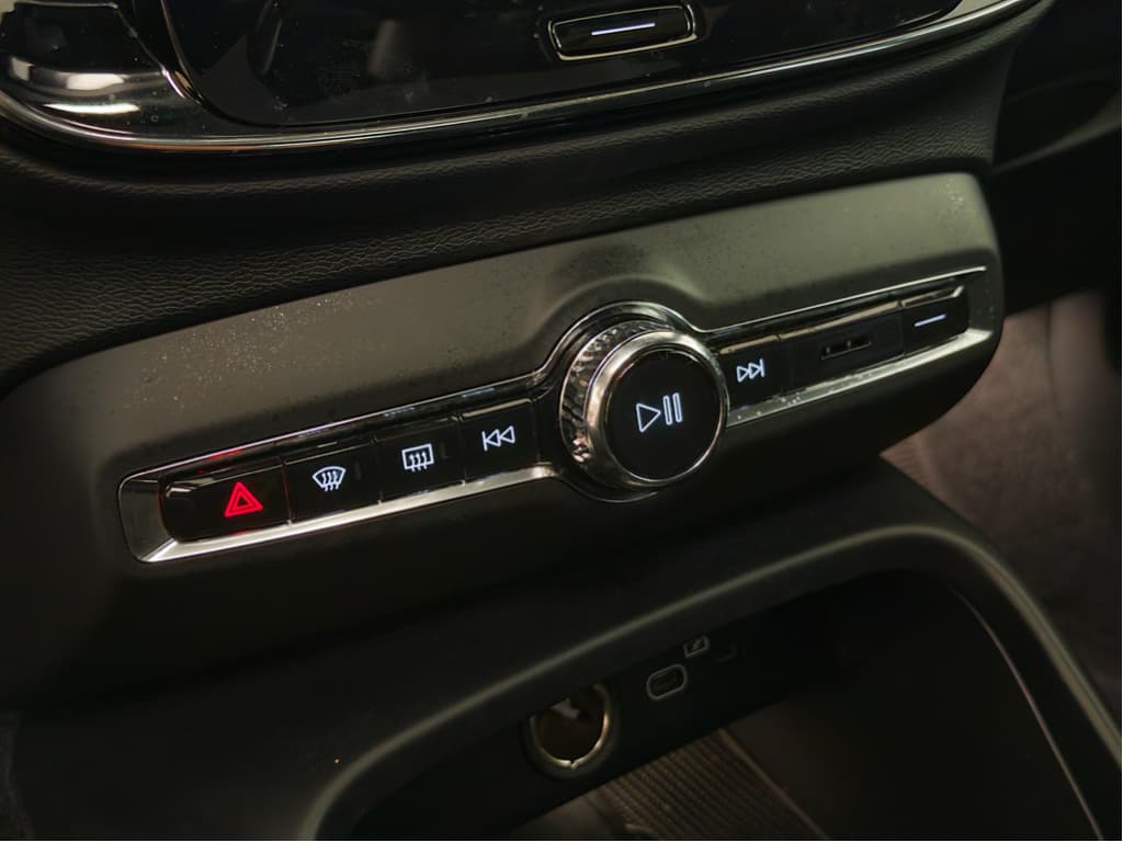 2023 Volvo C40 Recharge view 16
