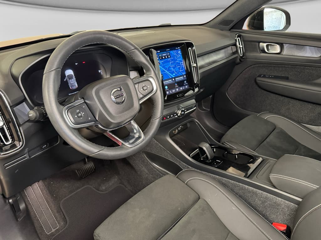 2023 Volvo C40 Recharge view 19