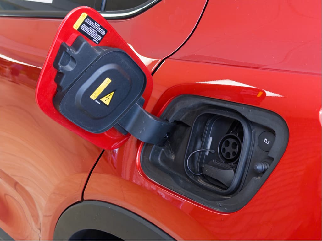 2023 Volvo C40 Recharge view 5