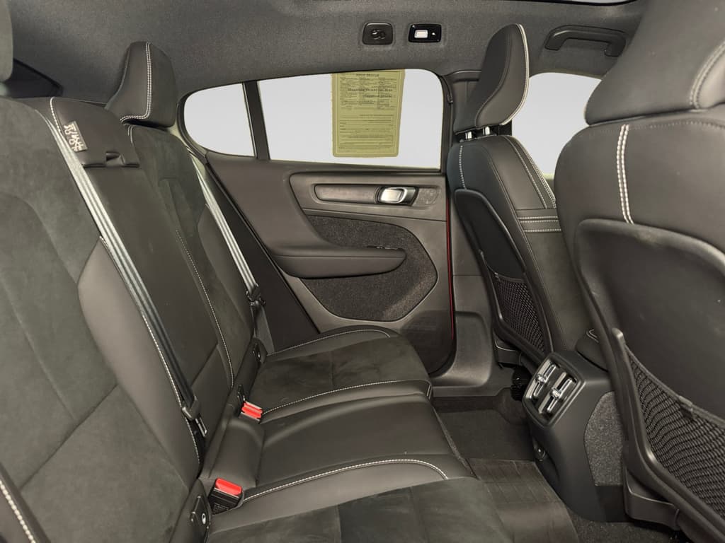 2023 Volvo C40 Recharge view 23