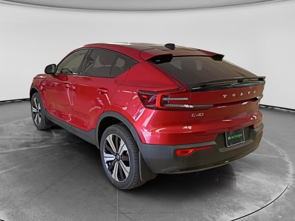 2023 Volvo C40 Recharge view 4