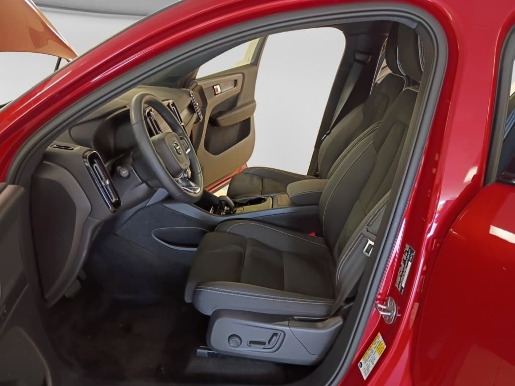 2023 Volvo C40 Recharge view 7