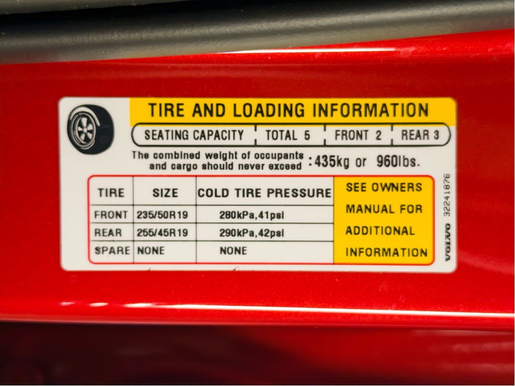 2023 Volvo C40 Recharge view 31