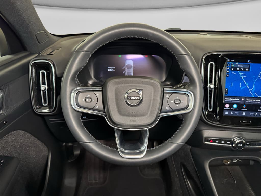 2023 Volvo C40 Recharge view 9