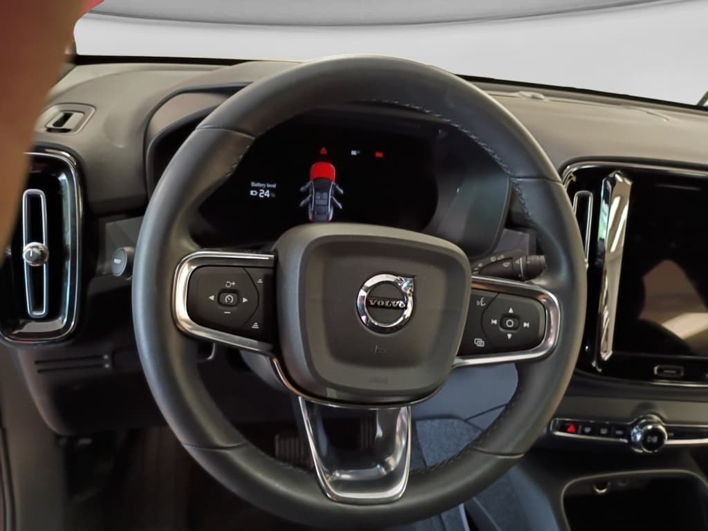 2023 Volvo C40 Recharge view 5