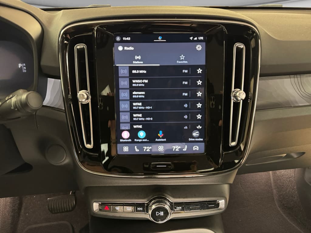 2023 Volvo C40 Recharge view 13