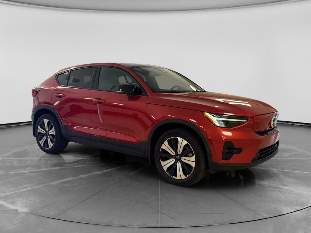 2023 Volvo C40 Recharge view 4