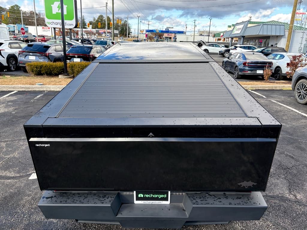 2024 Tesla Cybertruck view 27