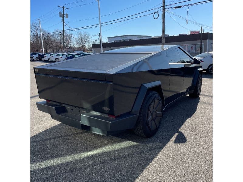 2024 Tesla Cybertruck view 3