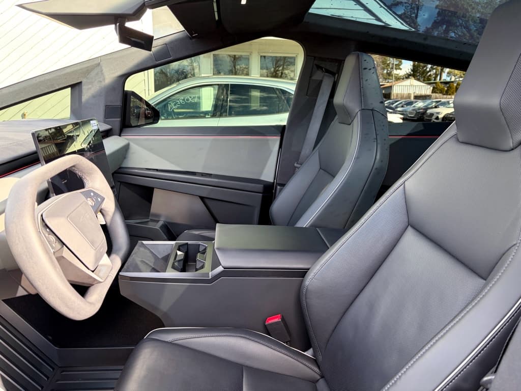 2024 Tesla Cybertruck view 17