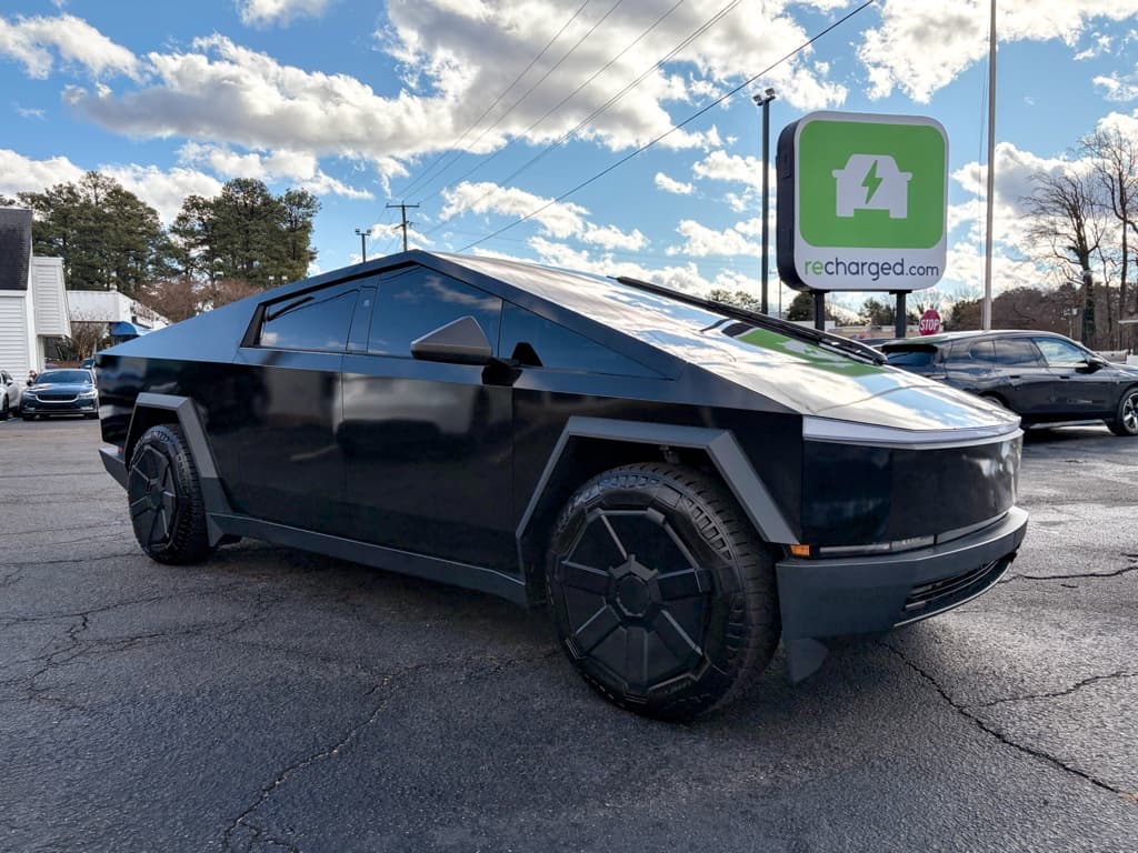 2024 Tesla Cybertruck view 4