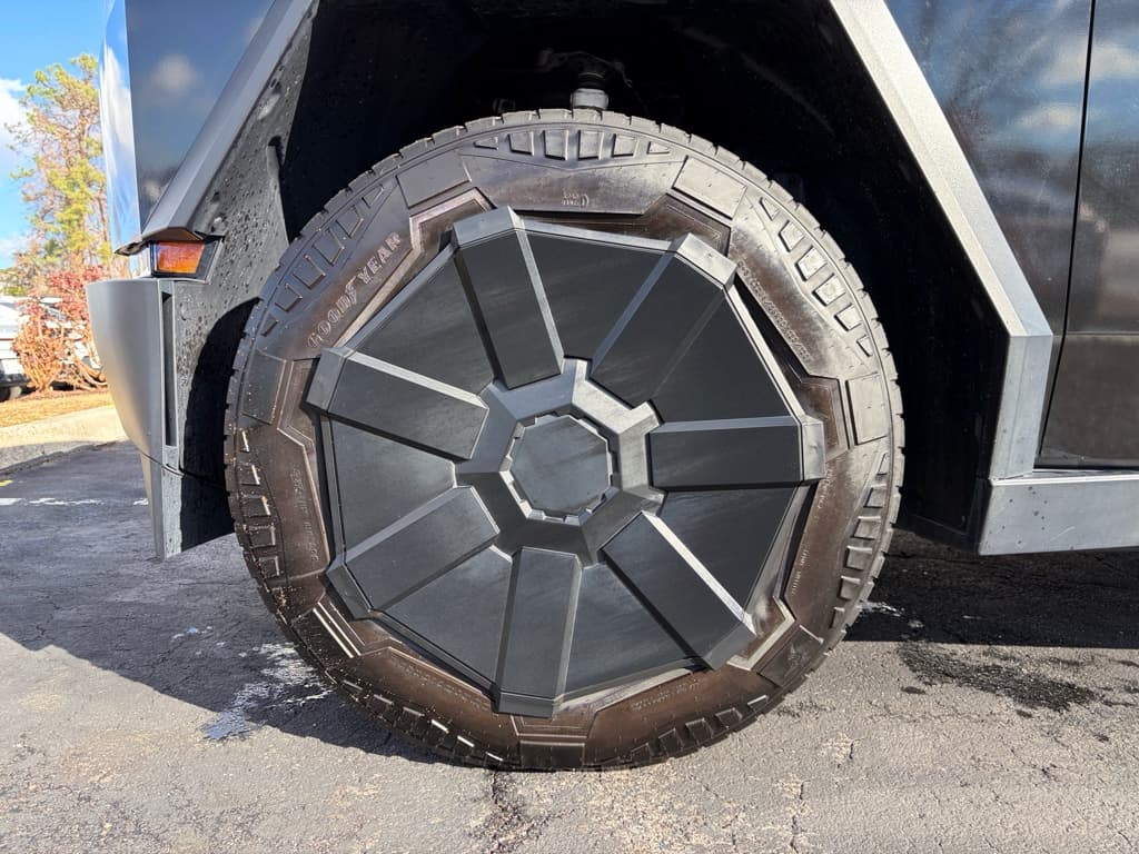 2024 Tesla Cybertruck view 38