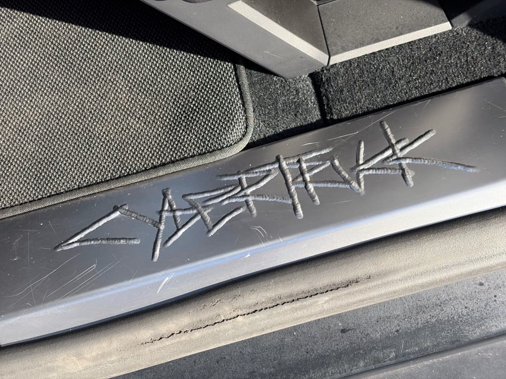 2024 Tesla Cybertruck view 31